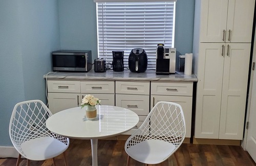 Dupont House | Lower level Cozy Suite 15 minutes from downtown
