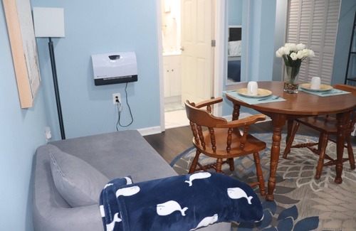 South Gate House | Lower Level Loft - Adorable Studio Apt. Near BWI