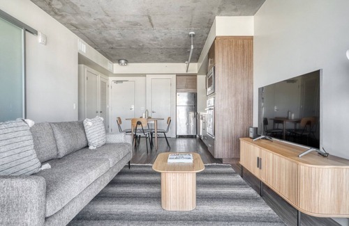 Downtown San Francisco Apartment | Lower Nob Hill 2BR w/Roofdeck, BBQ, near Shops, by Blueground