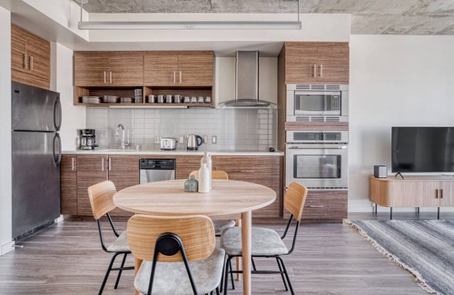 Downtown San Francisco Apartment | Lower Nob Hill 2BR w/Roofdeck, BBQ, near Shops, by Blueground