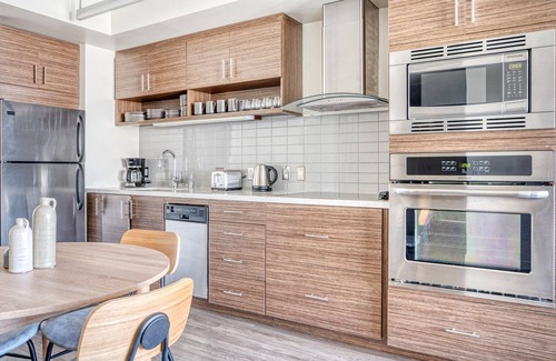 Downtown San Francisco Apartment | Lower Nob Hill 2BR w/Roofdeck, BBQ, near Shops, by Blueground