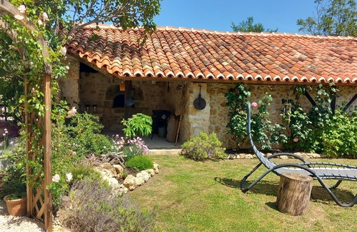 Lussas-et-Nontronneau House | LPC Dordogne Holidays - Couples retreat oozing character in an idyllic setting