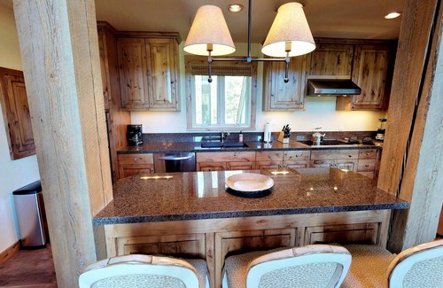 Teton Pines Condo | LPJH | Granite Canyon 2 | Quaint Elegant Condo in Teton Pines