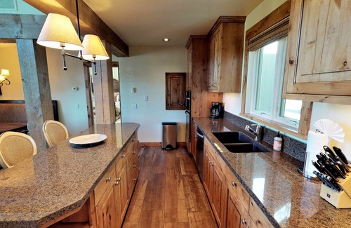Teton Pines Condo | LPJH | Granite Canyon 2 | Quaint Elegant Condo in Teton Pines