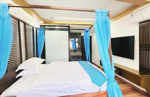 Fenghuang House | LQJ Riverside Guest House