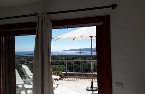 San Teodoro House | Lu Fraili di Sopra - Villa MARIPIA near the sea with beautiful sea view.