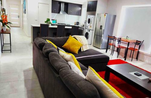 Lucas House | Lucas One 2-bedroom apartment NBN Pets