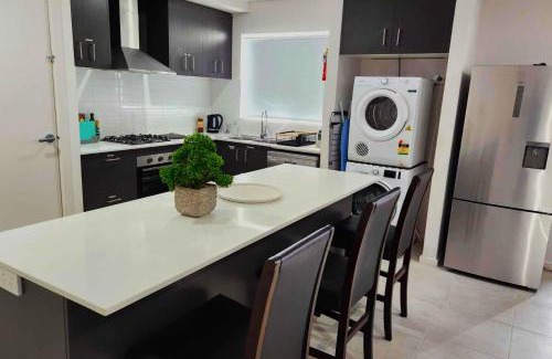 Lucas House | Lucas One 2-bedroom apartment NBN Pets