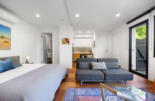 Stirling Villa | Lucent Art House - 4BR Unique Stay