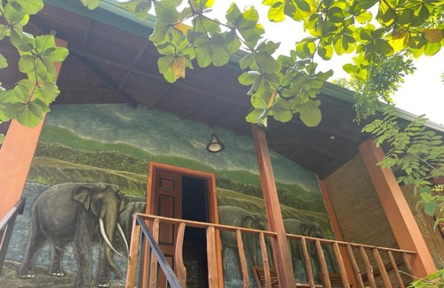 Kegalle Hotel | Luck Uyana Cabana Pinnawala