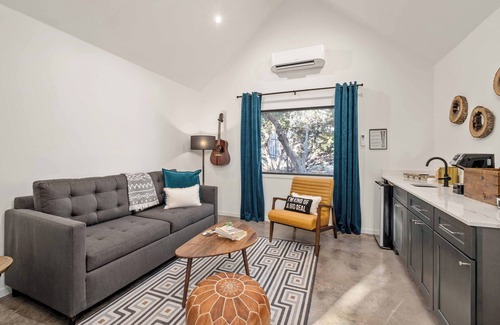 Dripping Springs Hotel | Lucky Arrow Retreat - Dripping Springs