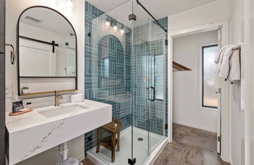 Dripping Springs Hotel | Lucky Arrow Retreat - Dripping Springs