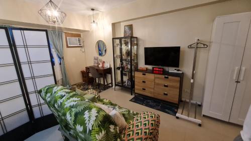 Silang Junction South Apartment | Lucky East Serin with Netflix DisneyPlus FreeCoffeeTea & Recliner