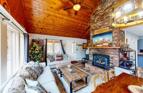 Ludlow House | Ludlow Comfy Cabin