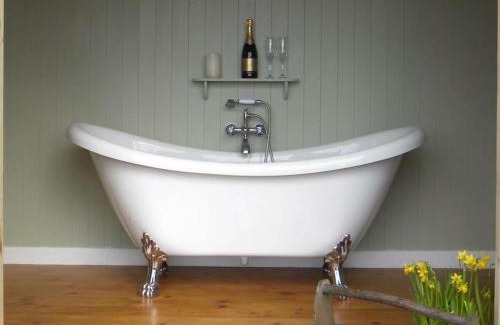 Angelbank House | Ludlow Vintage Airstream