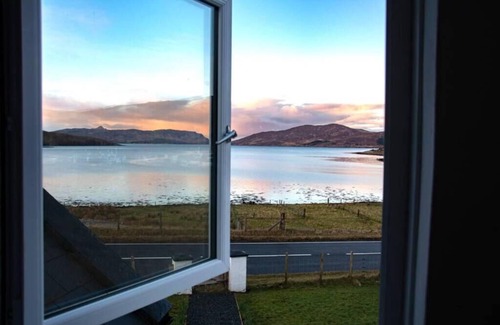 Breakish House | Luib House - Spacious Self-Catering by the Sea.