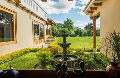 Guayllabamba House | Lujosa Casa Guayllabamba - Gym Jacuzzi Piscina