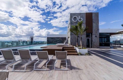 Downtown Santo Domingo Apartment | Lujoso Apartamento 5 Star ROOFTOP POOL & GYM 1BE -1 1/2 Ba