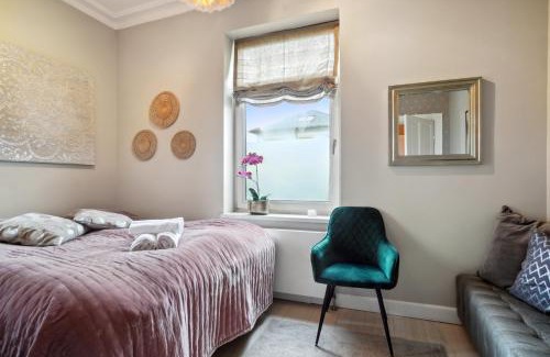 Hellerup Apartment | Luksuriøst 3BR Strandhus m.plads til 6 personer