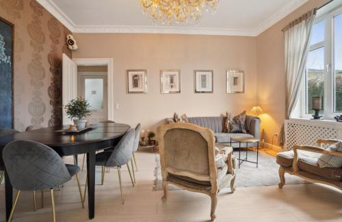 Hellerup Apartment | Luksuriøst 3BR Strandhus m.plads til 6 personer