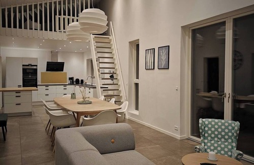 Kaldred House | Luksuriøst Sommerhus med Stor Have i Kaldred