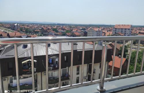 Bijeljina Apartment | Lullaby apartment 2, moderan stan sa spavaćom sobom i besplatnim parkingom