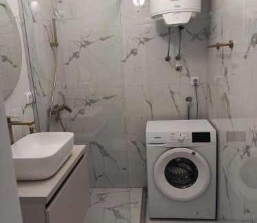 Bijeljina Apartment | Lullaby apartment 2, moderan stan sa spavaćom sobom i besplatnim parkingom