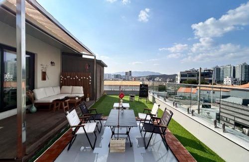 Gyeongju Apartment | LUMI Stay Rooftop Terrace