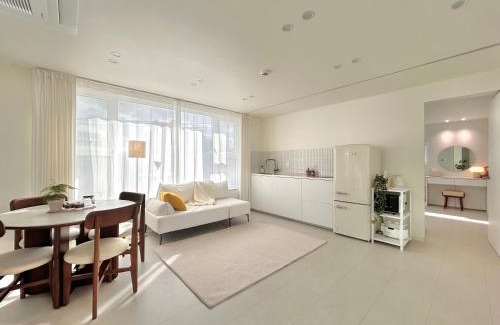 Gyeongju Apartment | LUMI Stay Rooftop Terrace