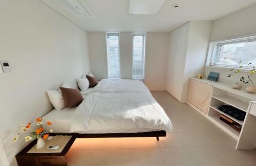 Gyeongju Apartment | LUMI Stay Rooftop Terrace