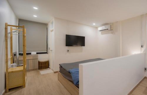 Thanon Phetchaburi Apartment | LumiLoft