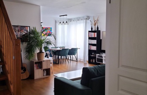 Conflans-Sainte-Honorine Apartment | Lumineux Duplex à 2 Minutes de la Gare et 10 Mins des Quais de Seine