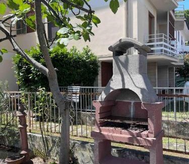 Lido di Camaiore House | Luminosa casa con posto auto in Versilia a 5 min dal mare