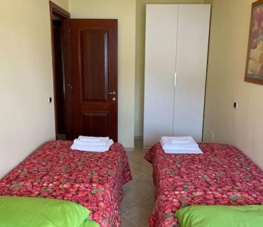 Lido di Camaiore House | Luminosa casa con posto auto in Versilia a 5 min dal mare
