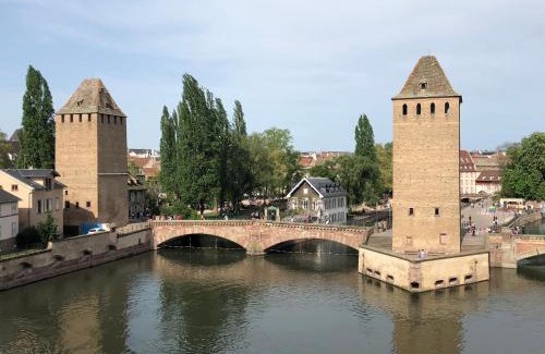 Kehl Apartment | Luminous apartment in Kehl near Strasbourg, conveniently located next to a tram stop with direct access to Strasbourg city centre