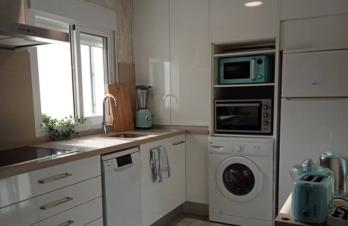 Doctor Barraquer-Grupo Renfe-Policlinico Apartment | Luminous, clean and handy apartment 2BDR 1BTH Kitchen