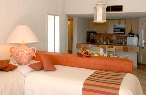 Zona Dorada Resort | Luna Palace