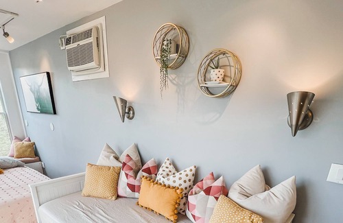 Singers Glen House | Luna the Modern and Cozy Container Home