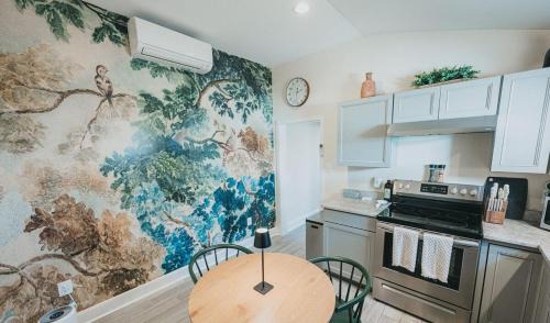 Frederick Apartment | Lune on Market Street