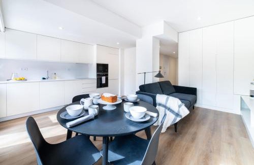 Santo Amaro Apartment | Lusíadas 53 1ºE