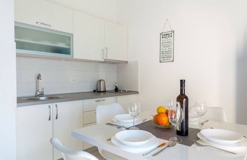 Municipality of Omisalj Apartment | Lush Apartment in Omišalj near Seabeach