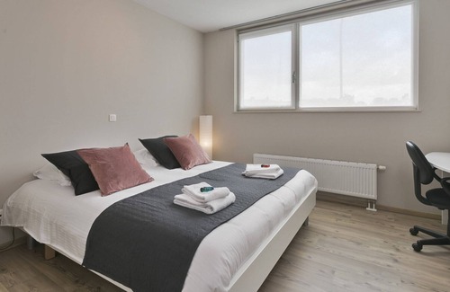 Sint-Jozef Apartment | Lush apartment with canal view near centre