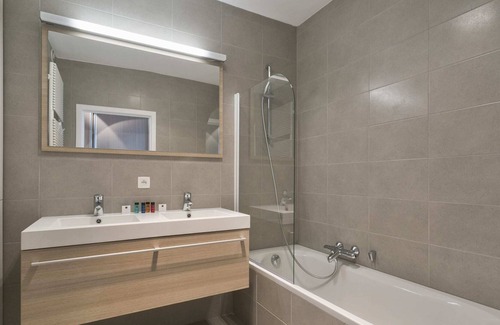 Sint-Jozef Apartment | Lush apartment with canal view near centre