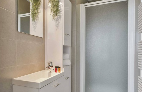 Sint-Jozef Apartment | Lush apartment with canal view near centre