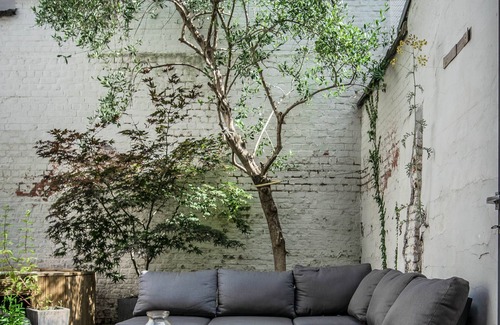 Brederode House | Lush home for 6 pp. with Jacuzzi and BBQ in garden