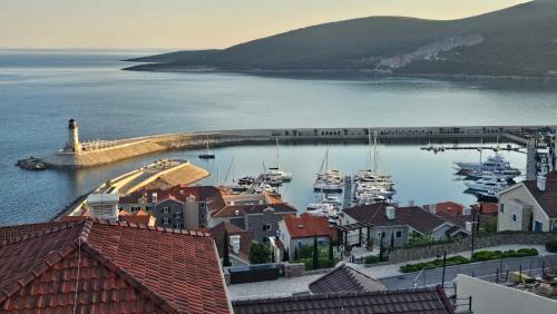 Radovici Apartment | Lustica Lux Studio Apartment with pool and sea view I-112