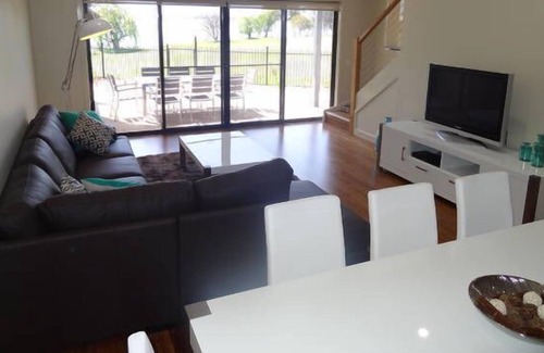 Yarrawonga House | Luton Waters - Yarrawonga