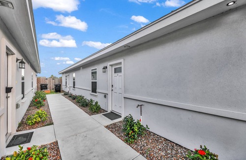 Weslaco Condo | Lux 2-bedroom condo with basics WiFi in charming Weslaco