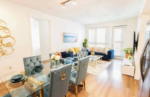 Downtown Apartment | Lux 2BD/2BTH apartment in Glendale with WiFi, fitness room, pool