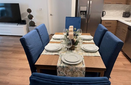 Downtown Apartment | Lux 2BD condo with pool, gym, hot tube, barbecue, free parking